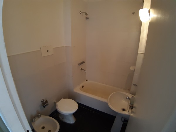 Venta departamento 4 ambientes. Centro.