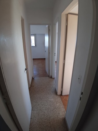 Venta departamento 4 ambientes. Centro.