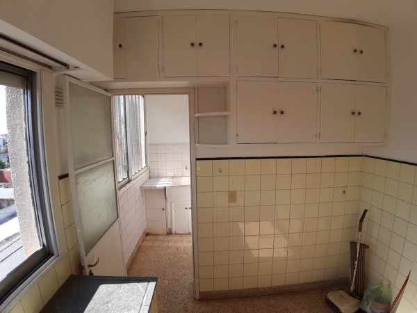 Venta departamento 4 ambientes. Centro.