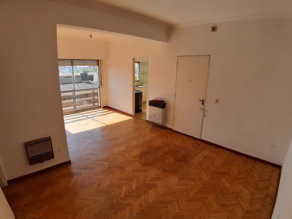 Venta departamento 4 ambientes. Centro.