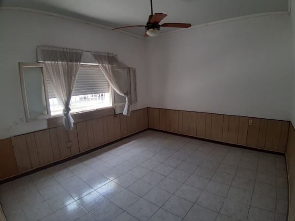 Venta casa con local en esquina.