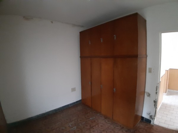 Venta casa con local en esquina.