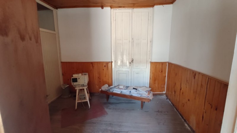 Venta casa centrica antigua a refaccionar.