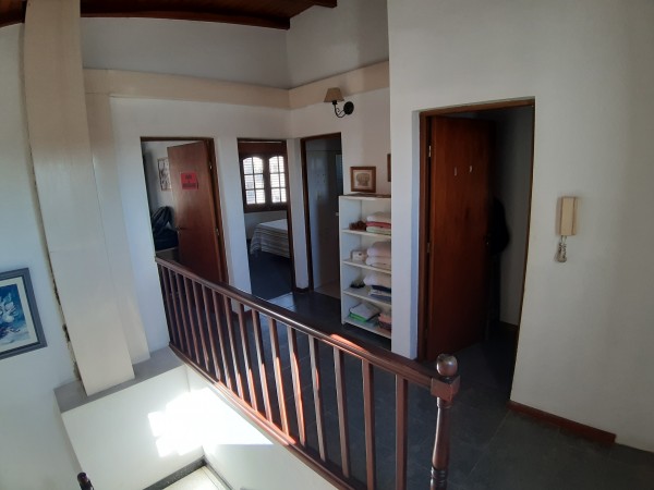 Venta casa 4 habitaciones en esquina.