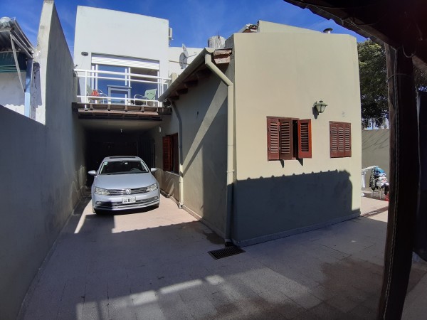 Venta casa 4 habitaciones en esquina.