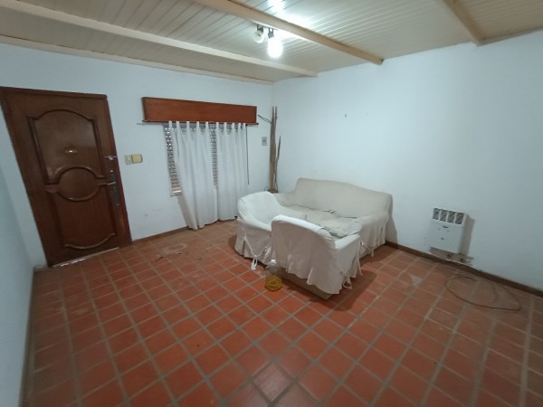 Venta casa dos habitaciones con buen patio.