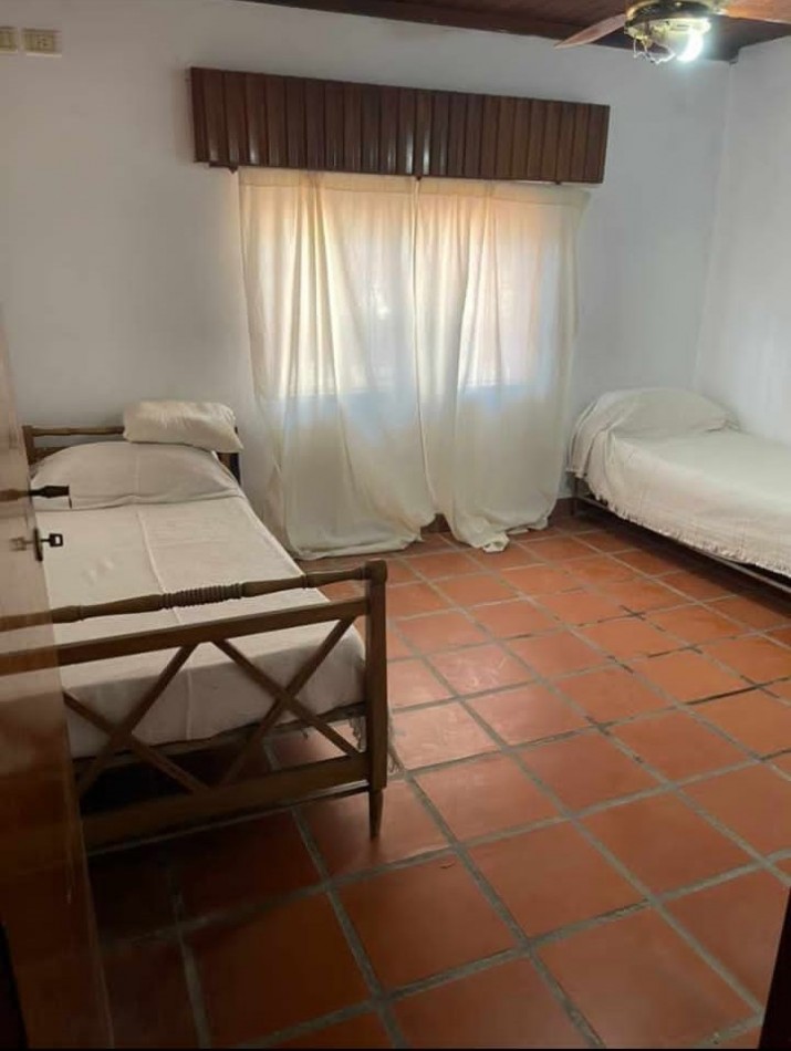 Venta casa dos habitaciones con buen patio.