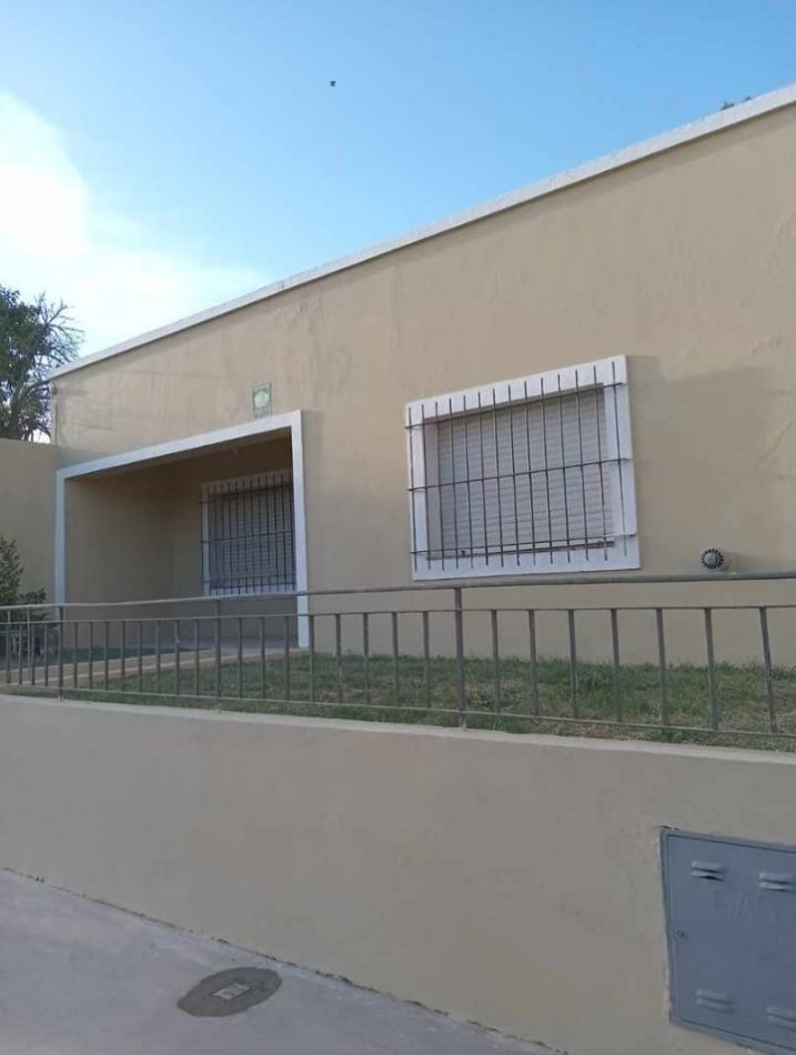 Venta casa dos habitaciones con buen patio.