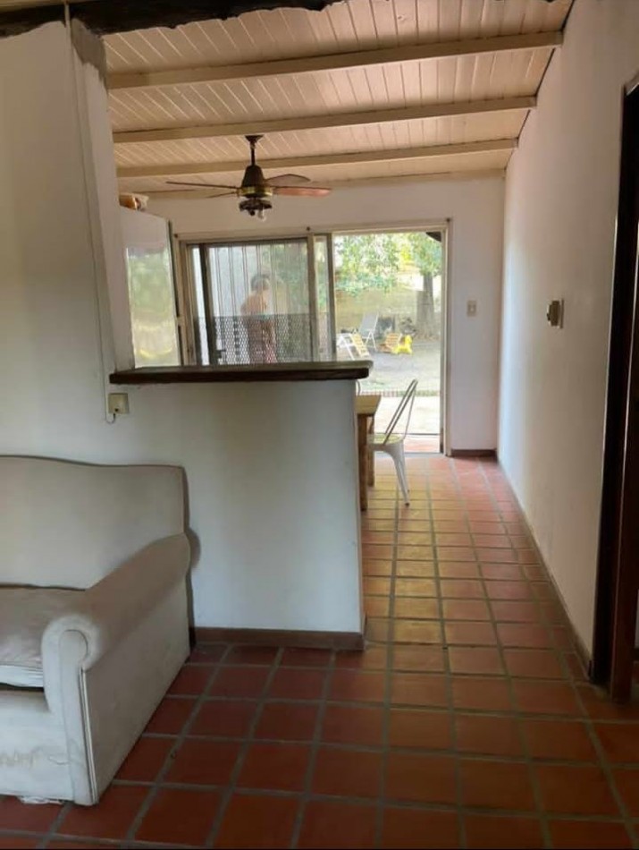 Venta casa dos habitaciones con buen patio.