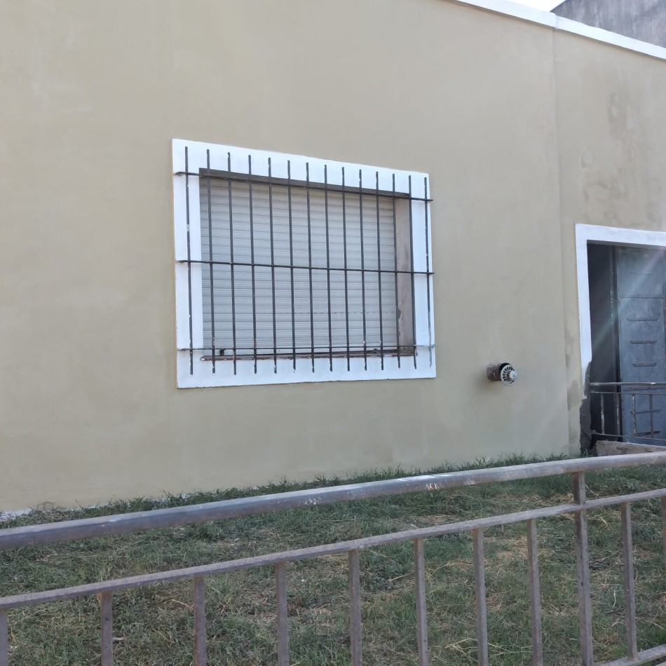 Venta casa dos habitaciones con buen patio.
