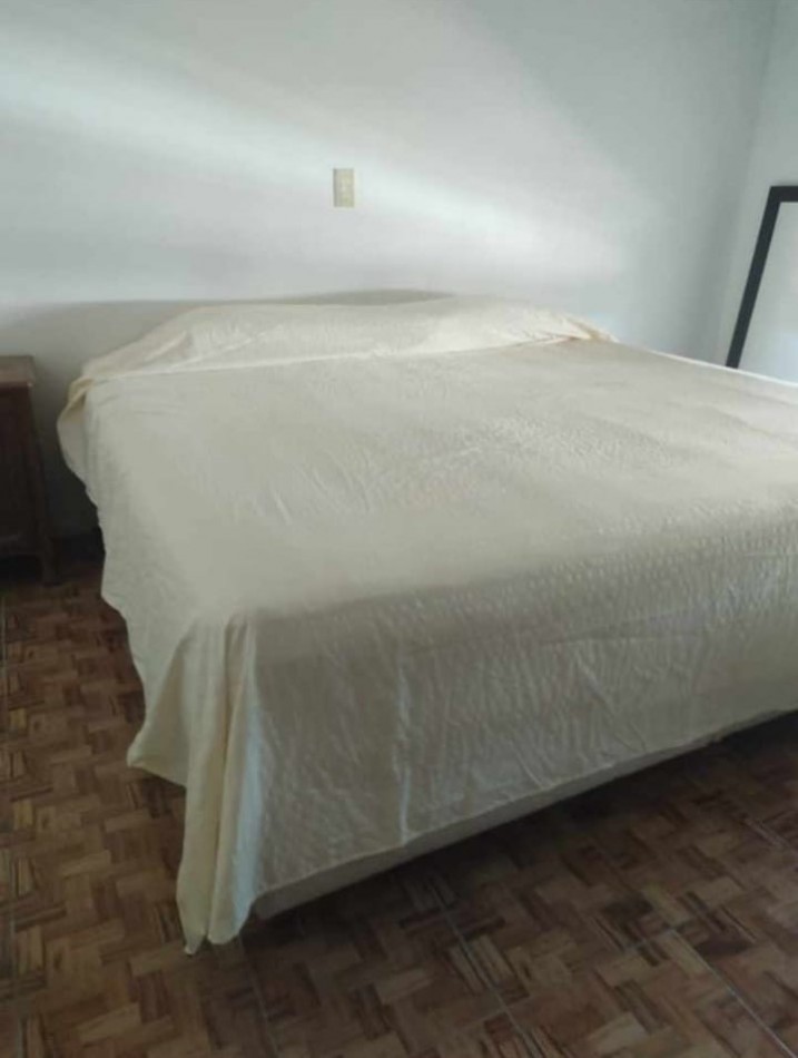 Venta casa dos habitaciones con buen patio.
