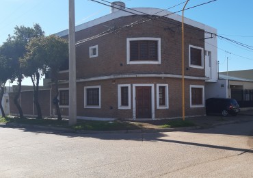 Venta casa 4 habitaciones en esquina.